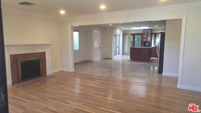 Building Photo - 3530 S Bentley Ave