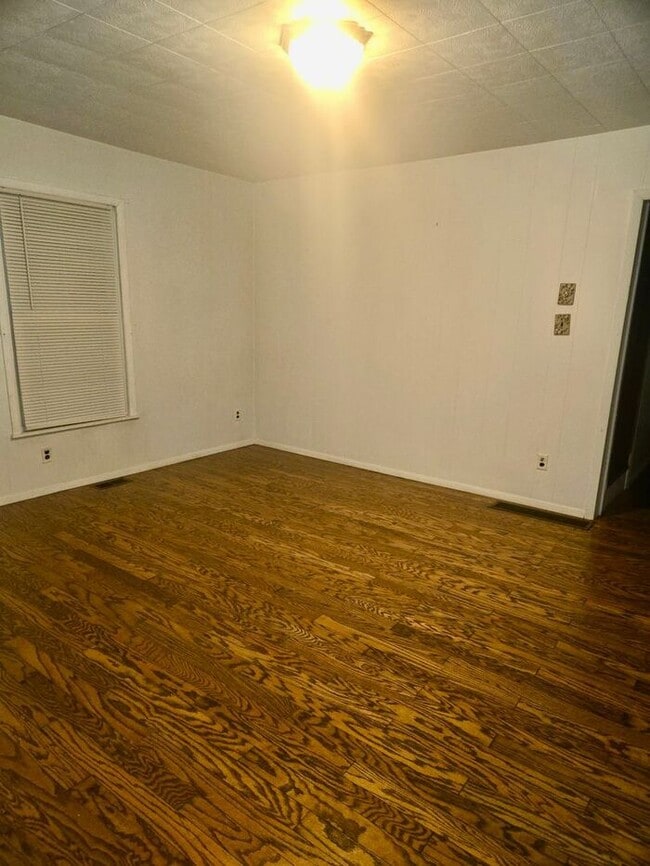 Building Photo - 2 bedroom home in Niles!!