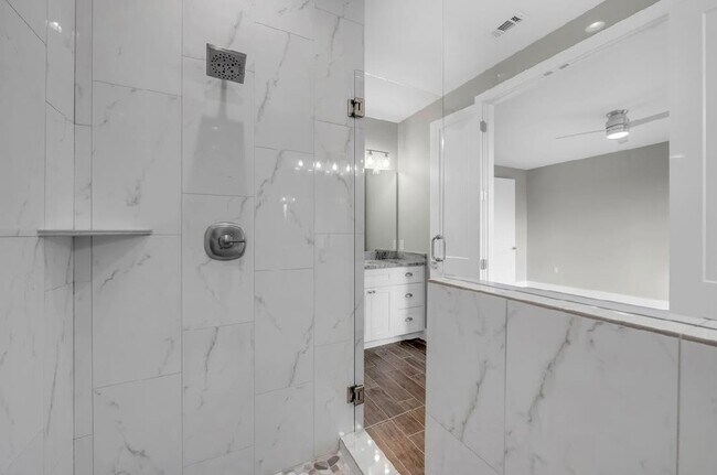 Building Photo - 503 Sunray