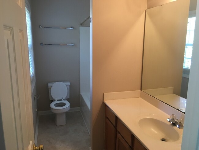 Building Photo - 2401 Laurel Falls Ln