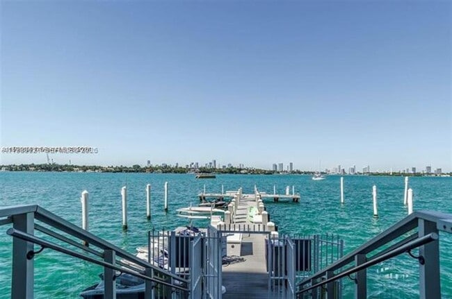 Building Photo - 1000 West Ave