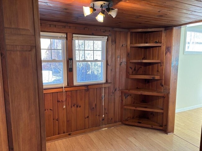 Building Photo - 17 Killian Rd