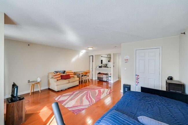 Building Photo - 551 Observer Hwy