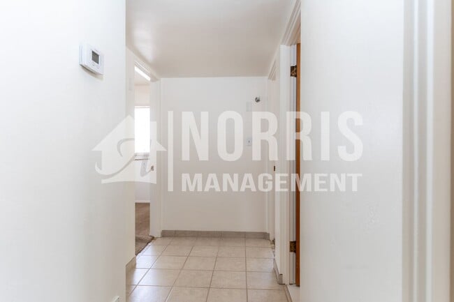 Building Photo - Quaint Home in an Established Neighborhood