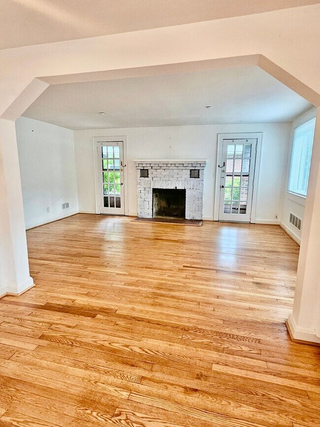 Building Photo - 2BD/1BA Brick Home in Cul-de-sac!