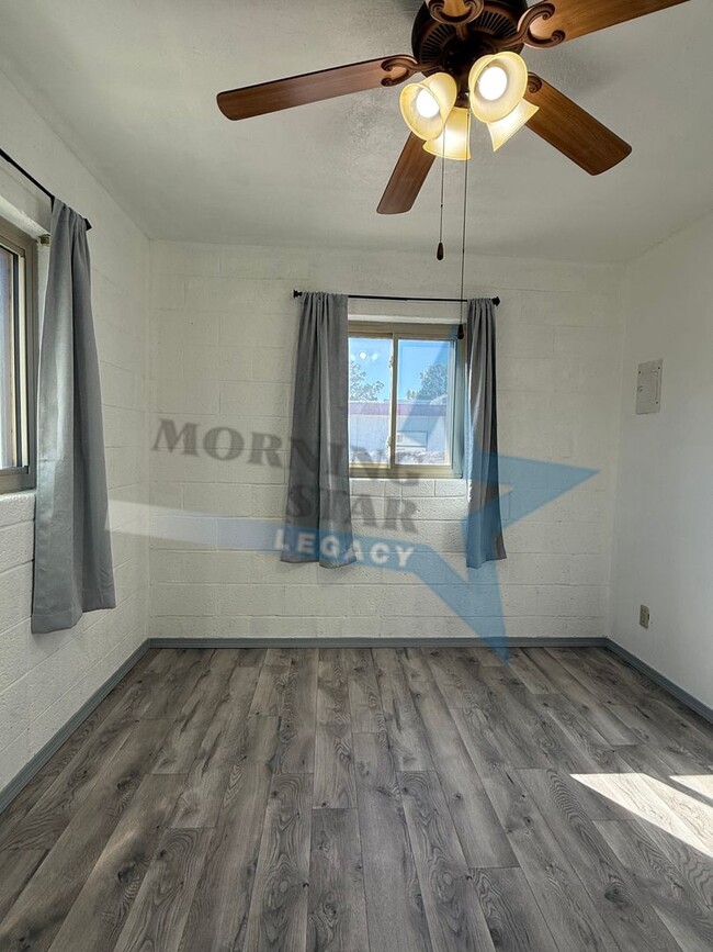 Building Photo - MOVE IN SPECIAL - Sweet 2 Bedroom Home!