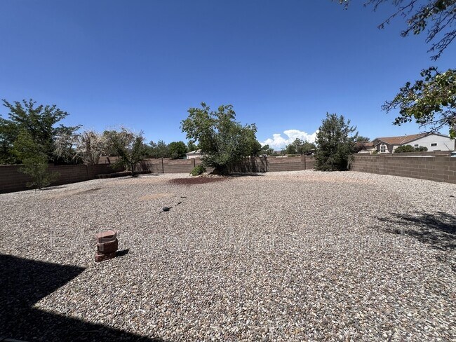 Building Photo - 7259 Pajarito Rd NE