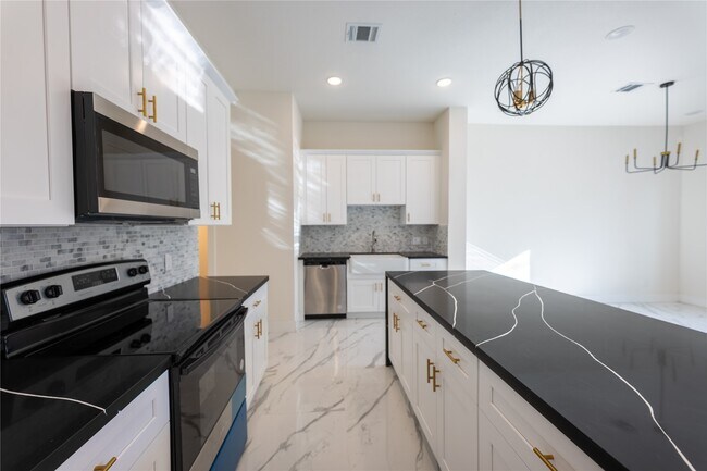 Building Photo - 5906 St Augustine St