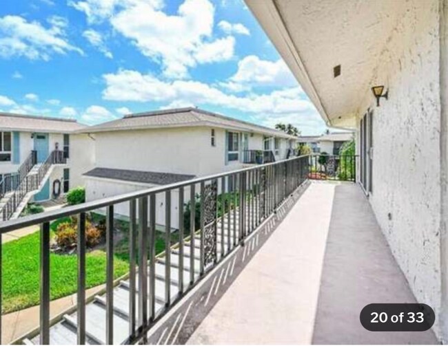 Building Photo - 215 Palm Dr