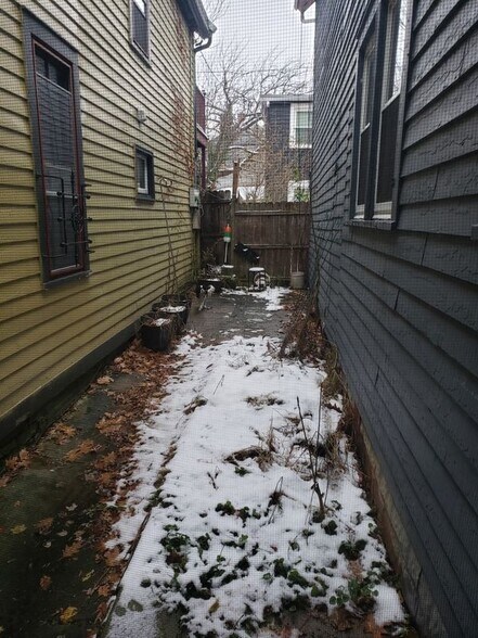 Building Photo - 60 1/2 Days Park