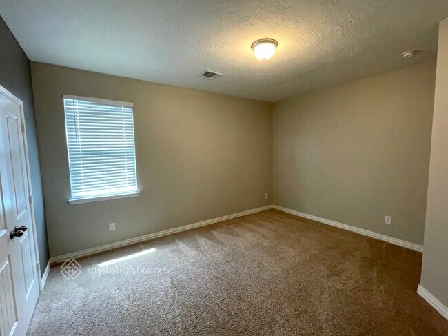 Building Photo - 30702 Basil Trace Dr