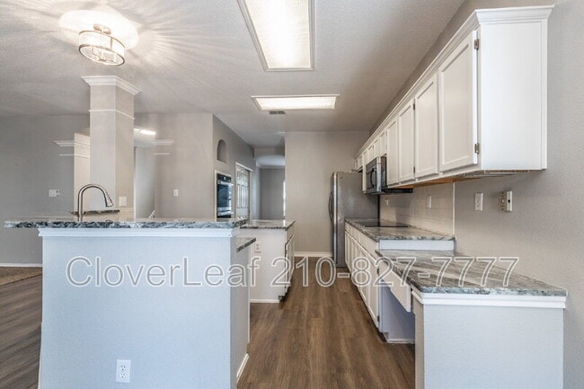 Building Photo - 16615 Raven Glenn