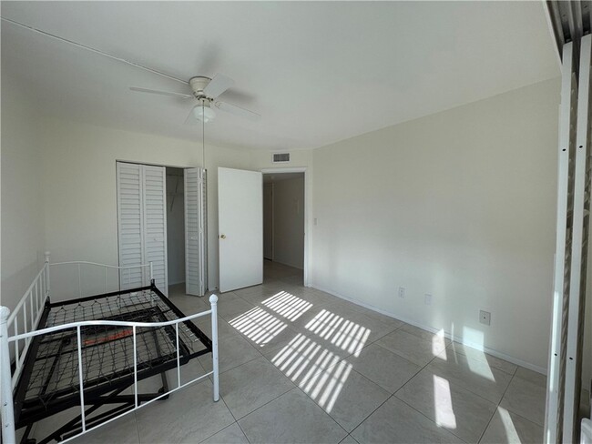 Building Photo - 93 Spring Lake Dr