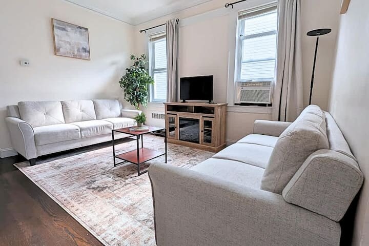 Building Photo - 108 Gotthart St