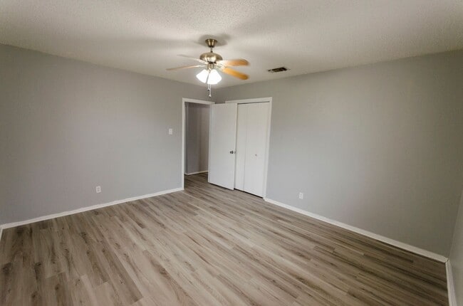 Building Photo - Wonderful Country Living close to town AVAILABLE NOW!