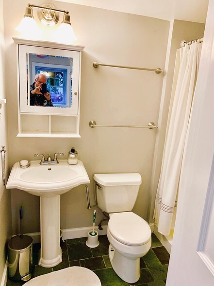 Building Photo - 3828 Cathedral Ave NW