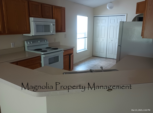 Building Photo - Groveland/Clermont Area 3 Bedroom 2 Bathro...