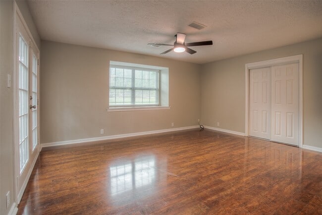 Building Photo - 6016 Teas Nursery Rd