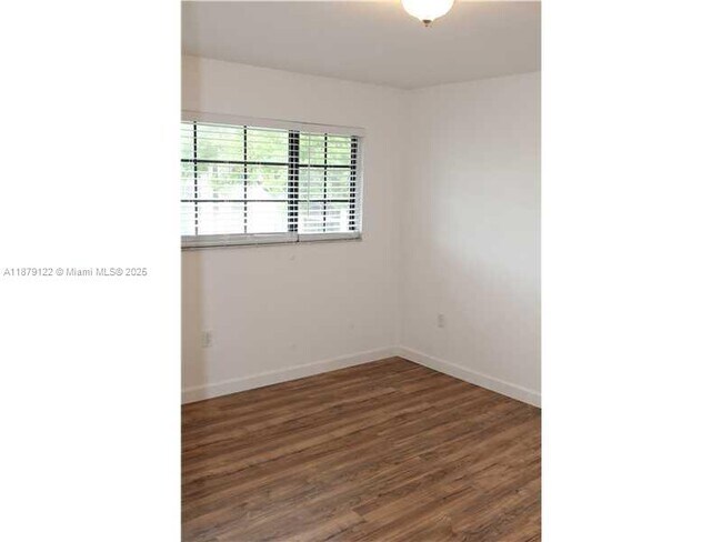 Building Photo - 468 NE 206th Ln