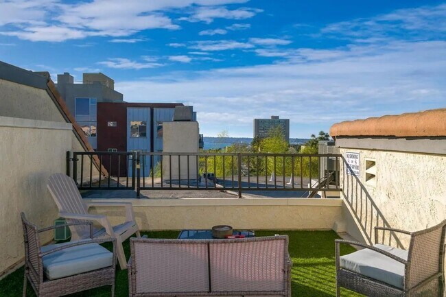 Building Photo - Move-In Ready 2BR/2BA Condo in Prime Cortez Hill Location!