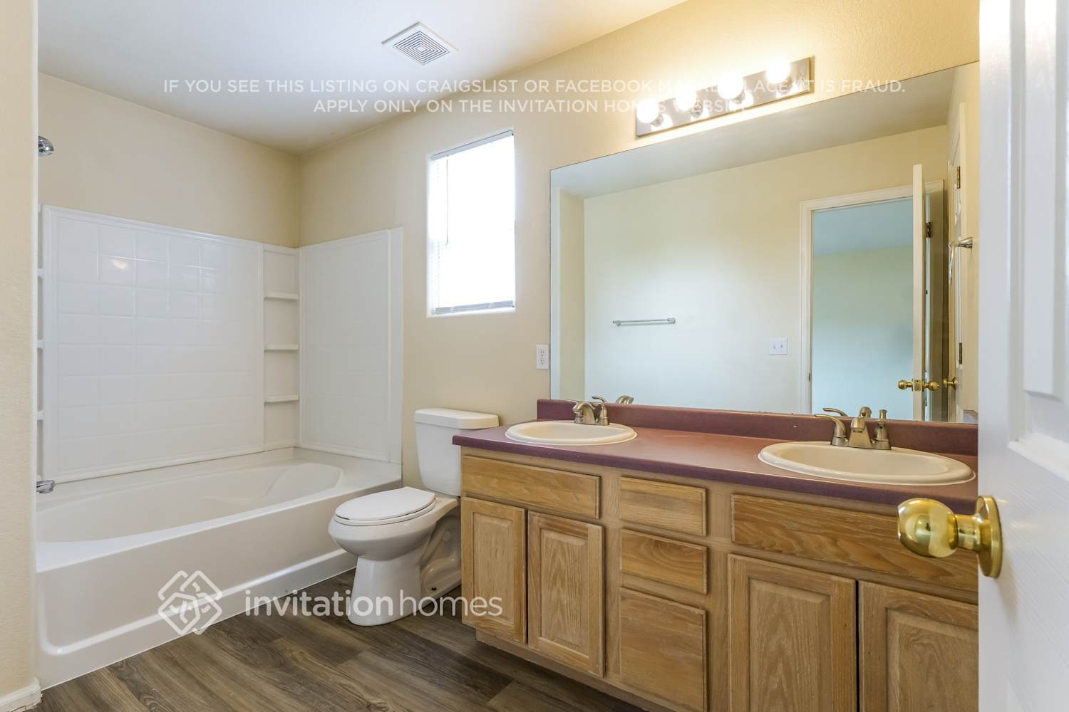 Building Photo - 1245 Legend Oak Dr