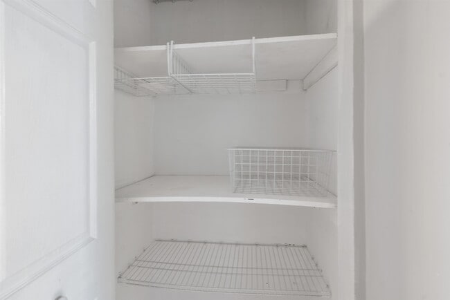 Building Photo - 809 Park Ave