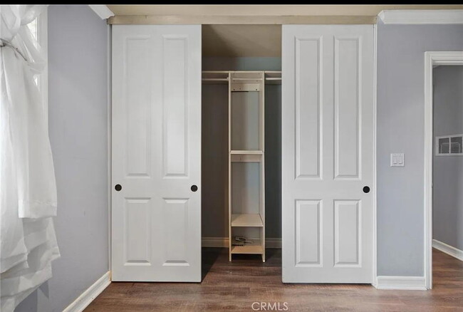 Building Photo - "Chic 1-Bed Apartment in Orange, CA with H...