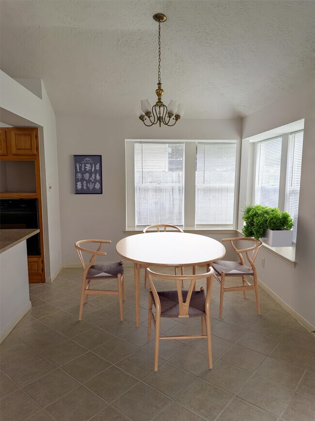 Building Photo - 3214 Kempwood Dr