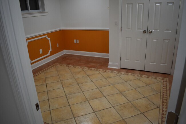 Building Photo - 6308 Joslyn Pl