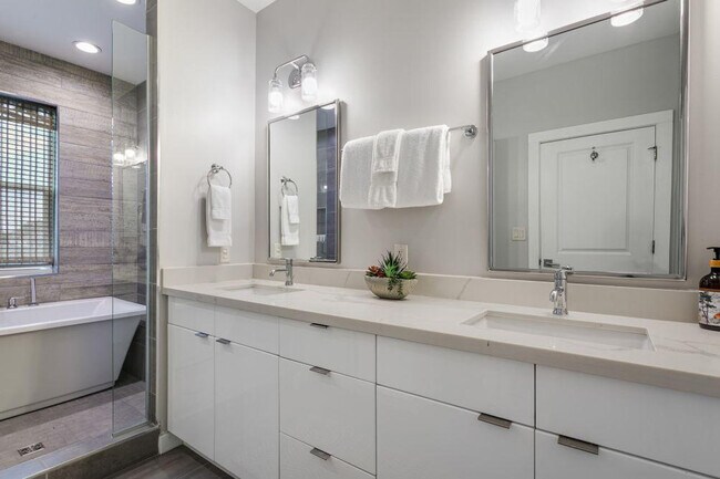 Building Photo - 3737 Bienville Ave