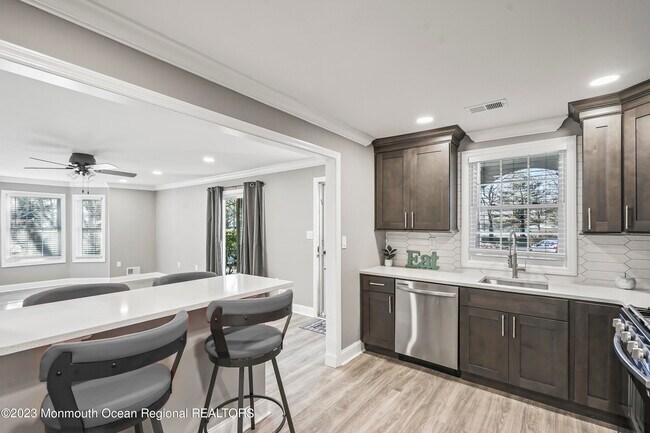 Building Photo - 7 Tulip Ln