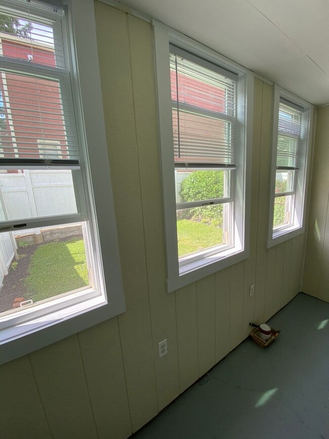 Building Photo - Beautiful Three Bedroom Townhouse in Northwest Lancaster City!