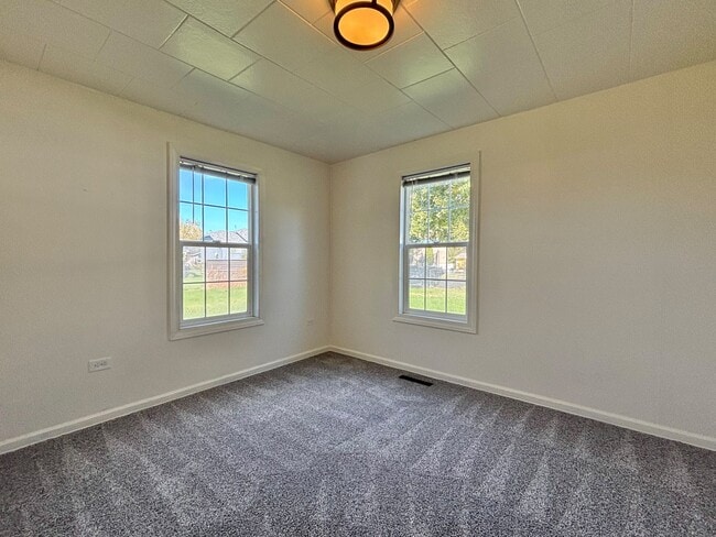 Building Photo - 5203 N Evergreen Rd