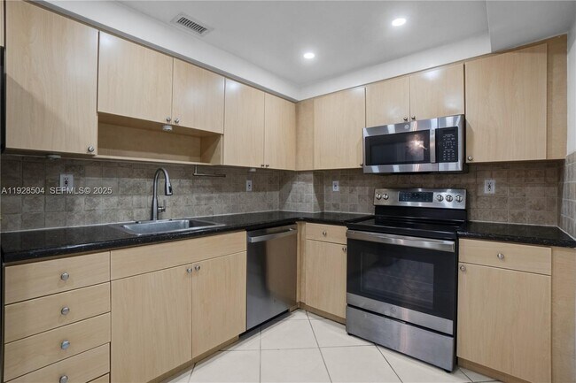 Building Photo - 10350 W Bay Harbor Dr