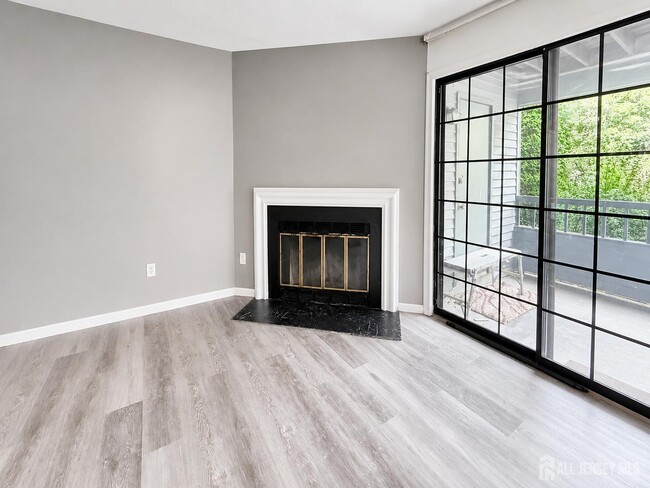 Building Photo - 903 Woodhaven Dr