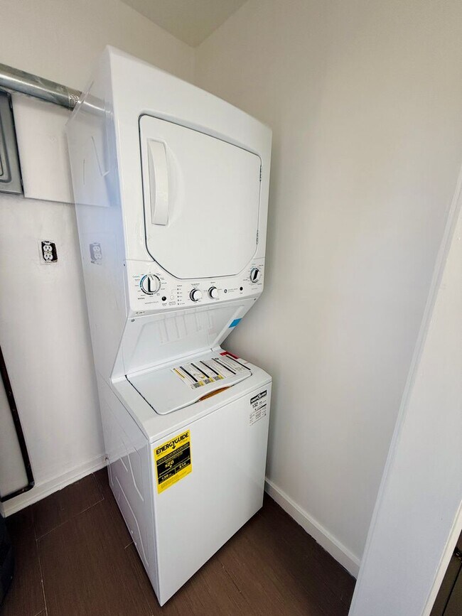 Building Photo - 1801 W 39th St