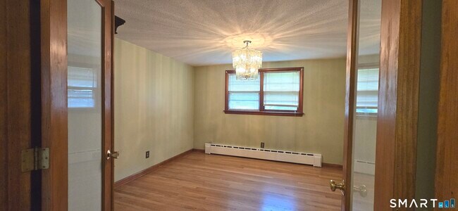 Building Photo - 453 Strickland St