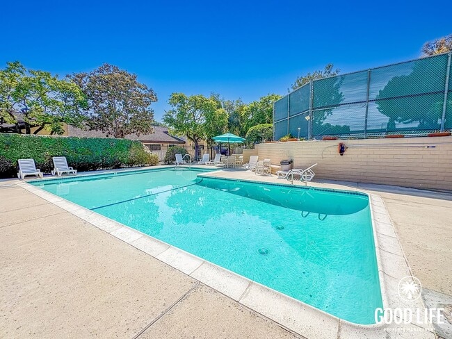 Building Photo - SD: Spacious 3BD/2BA Home in Carlsbad with Community Pool, 2-Car Garage & In-Unit Laundry