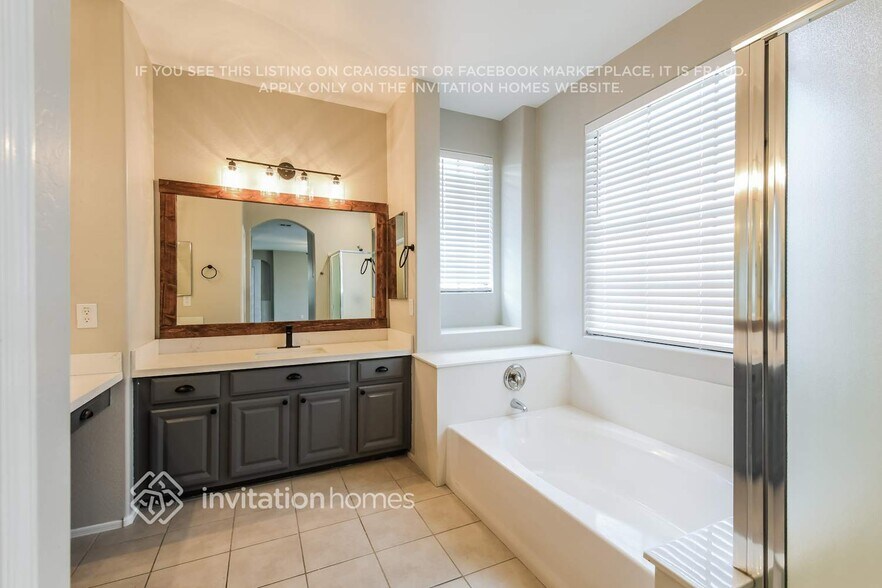 Building Photo - 2370 W Sleepy Ranch Rd