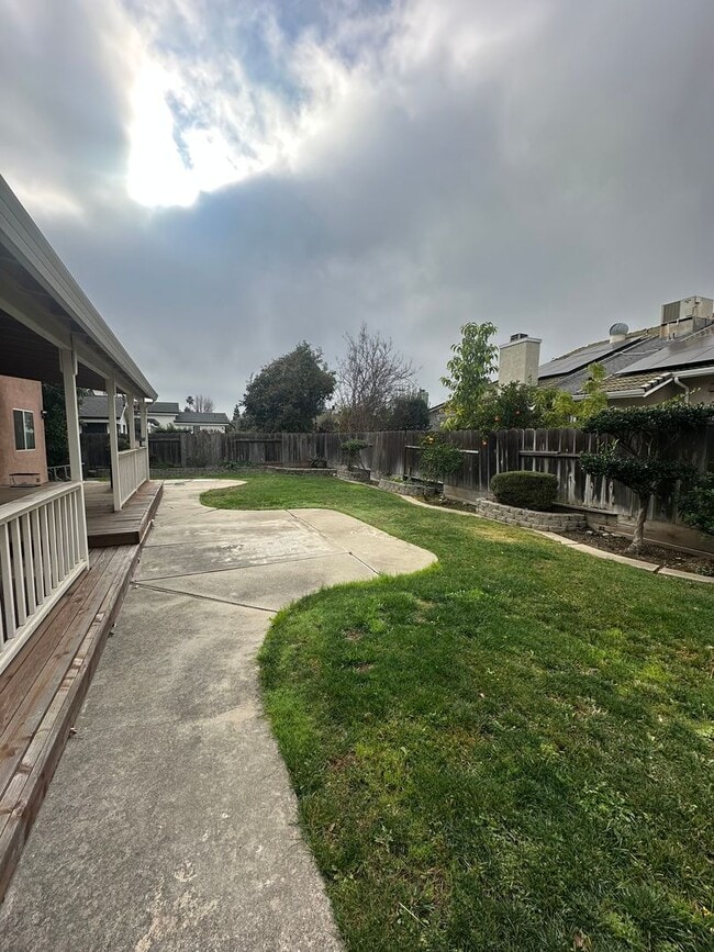 Building Photo - Beautiful 4 Bedroom Family Home!