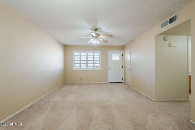 Building Photo - 13611 N Newcastle Dr