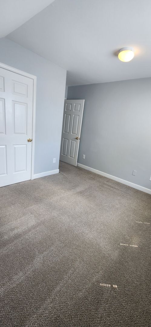 Building Photo - 4 Bedroom - Less than 2 miles from Swamp R...