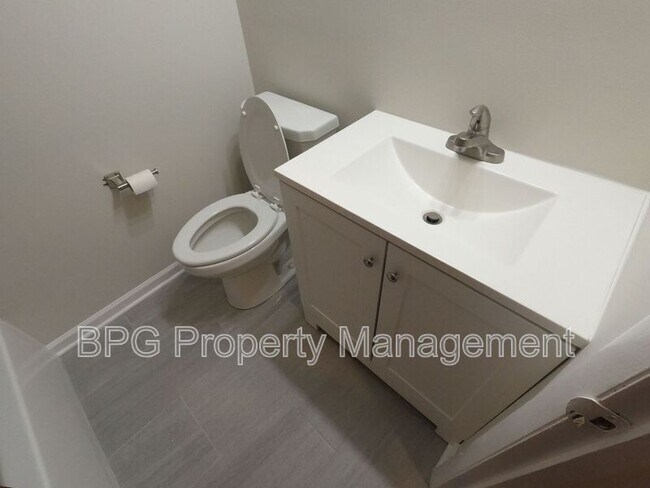 Building Photo - 8810 Wesley Ave