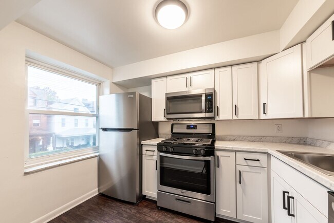 Building Photo - 601 E Warrington Ave