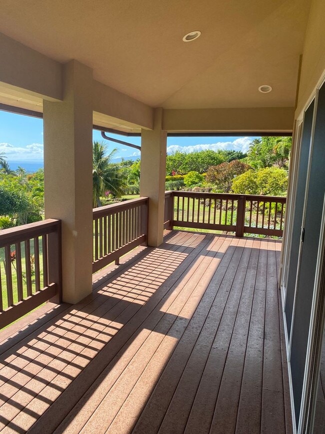 Building Photo - Stunning Launiupoko 2BR Rental – Ocean Vie...