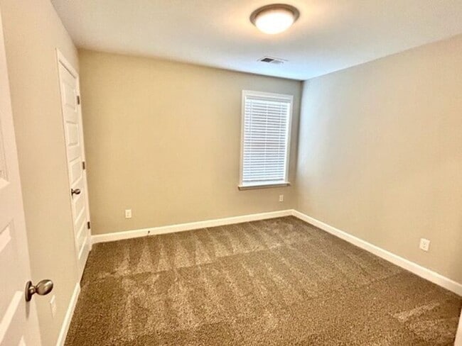 Building Photo - Now Leasing in Millington @ Winstone. 4-Be...