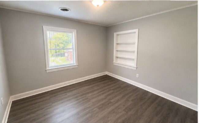 Building Photo - Charming Renovated Home with Private Pool!