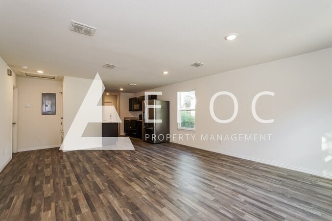 Building Photo - 719 N 13th St