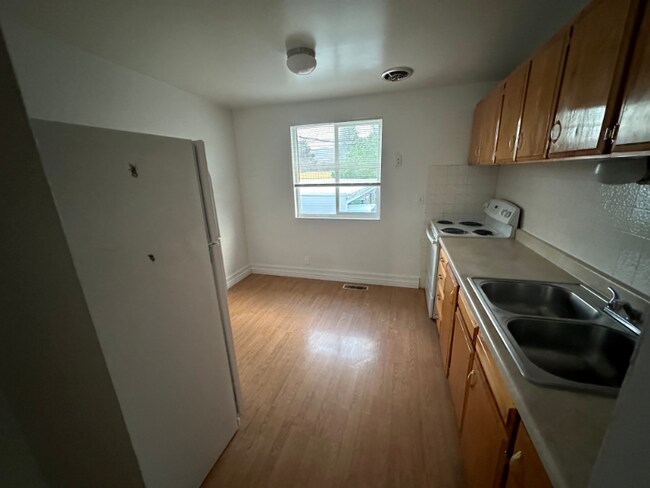 Building Photo - 171 S Coleman St