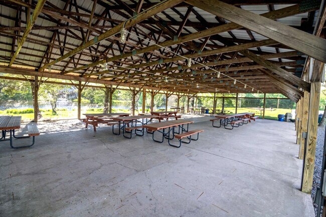 Building Photo - 3145 Ogontz Dr